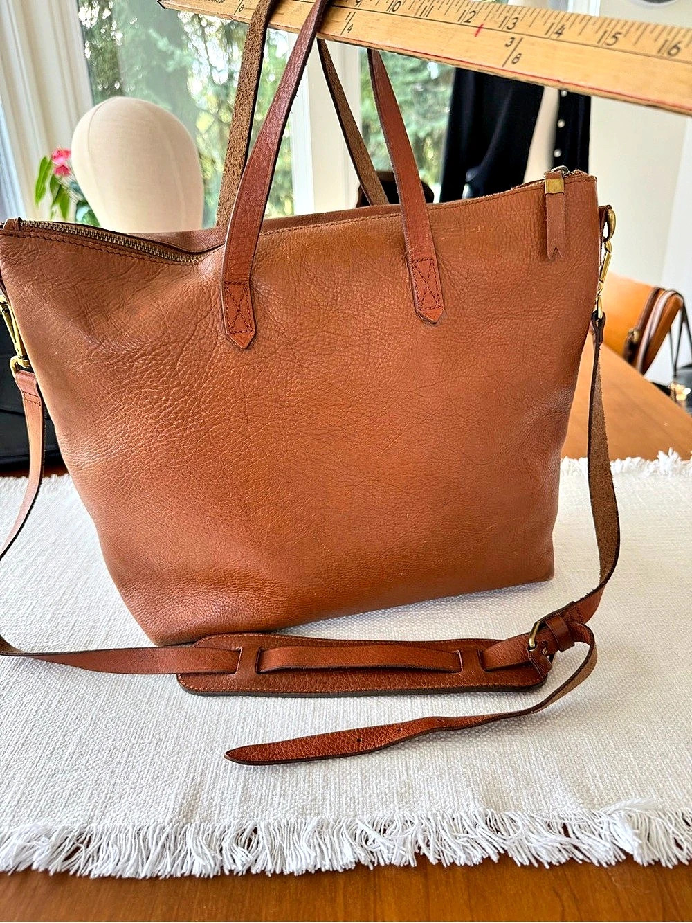 Madewell The Zip-Top Medium Transport Tote Leather Tote in Brown